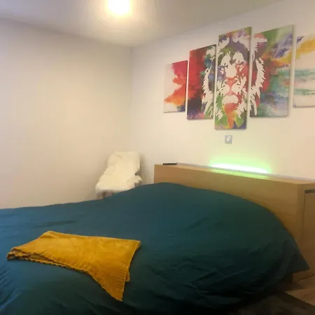 アパート The Family Industry *