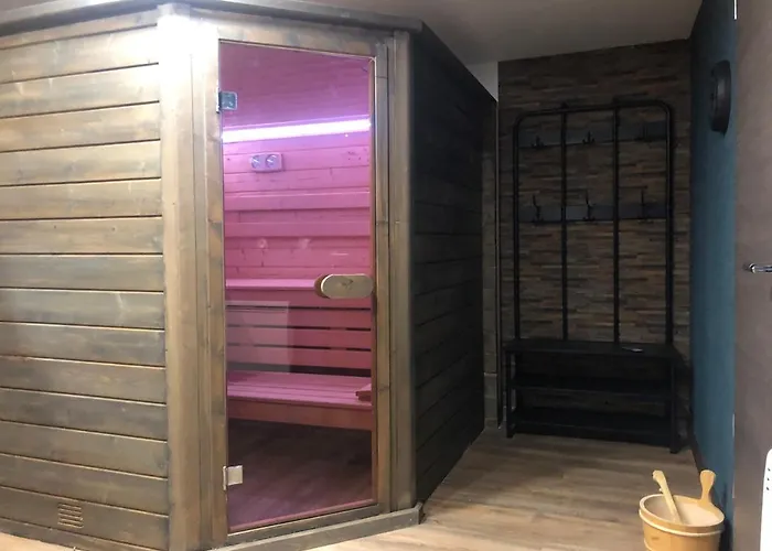 The Family Industry 公寓